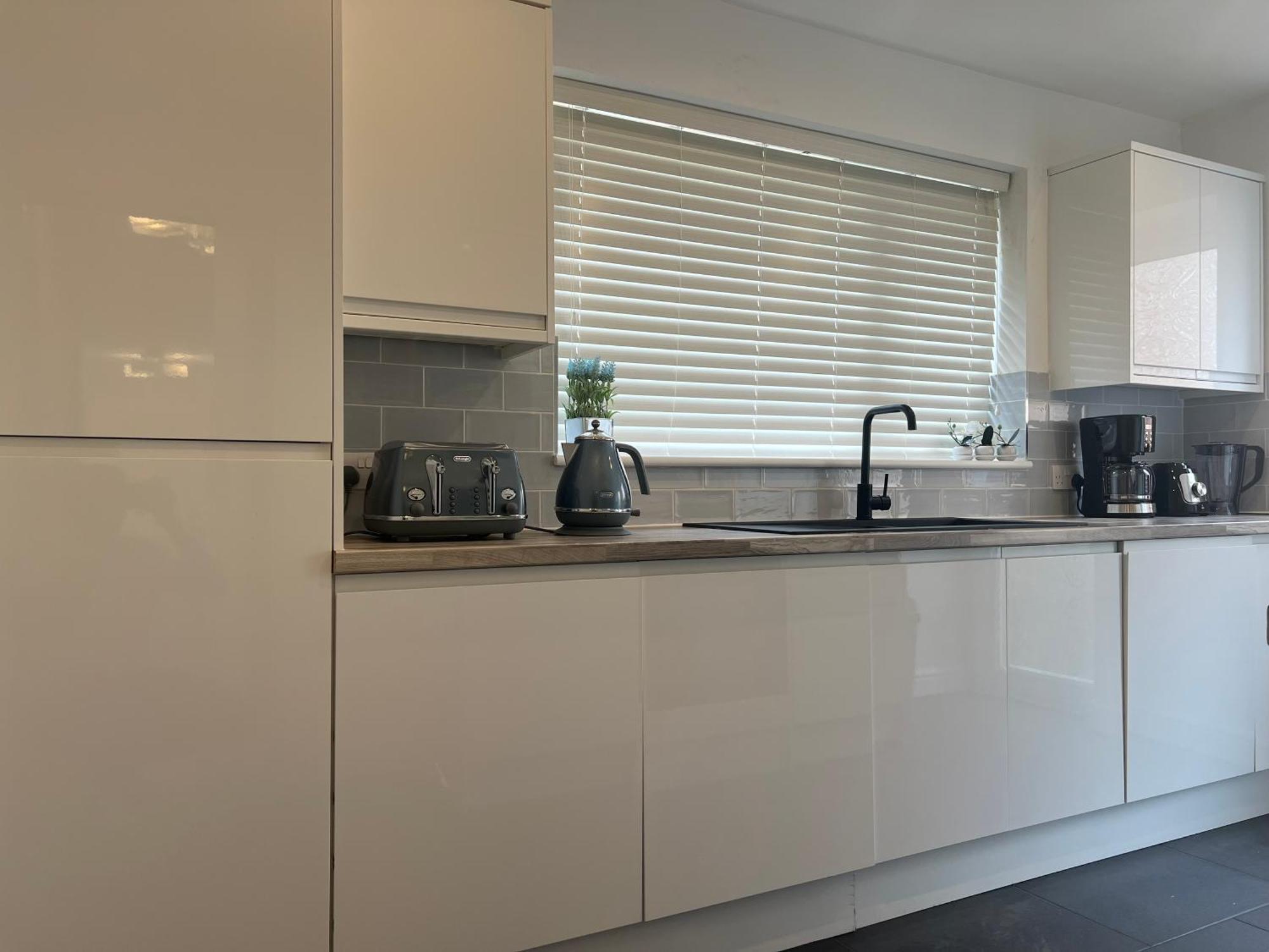 Luxe 5 Bed Bungalow In Snodland, Medway, Kent Экстерьер фото