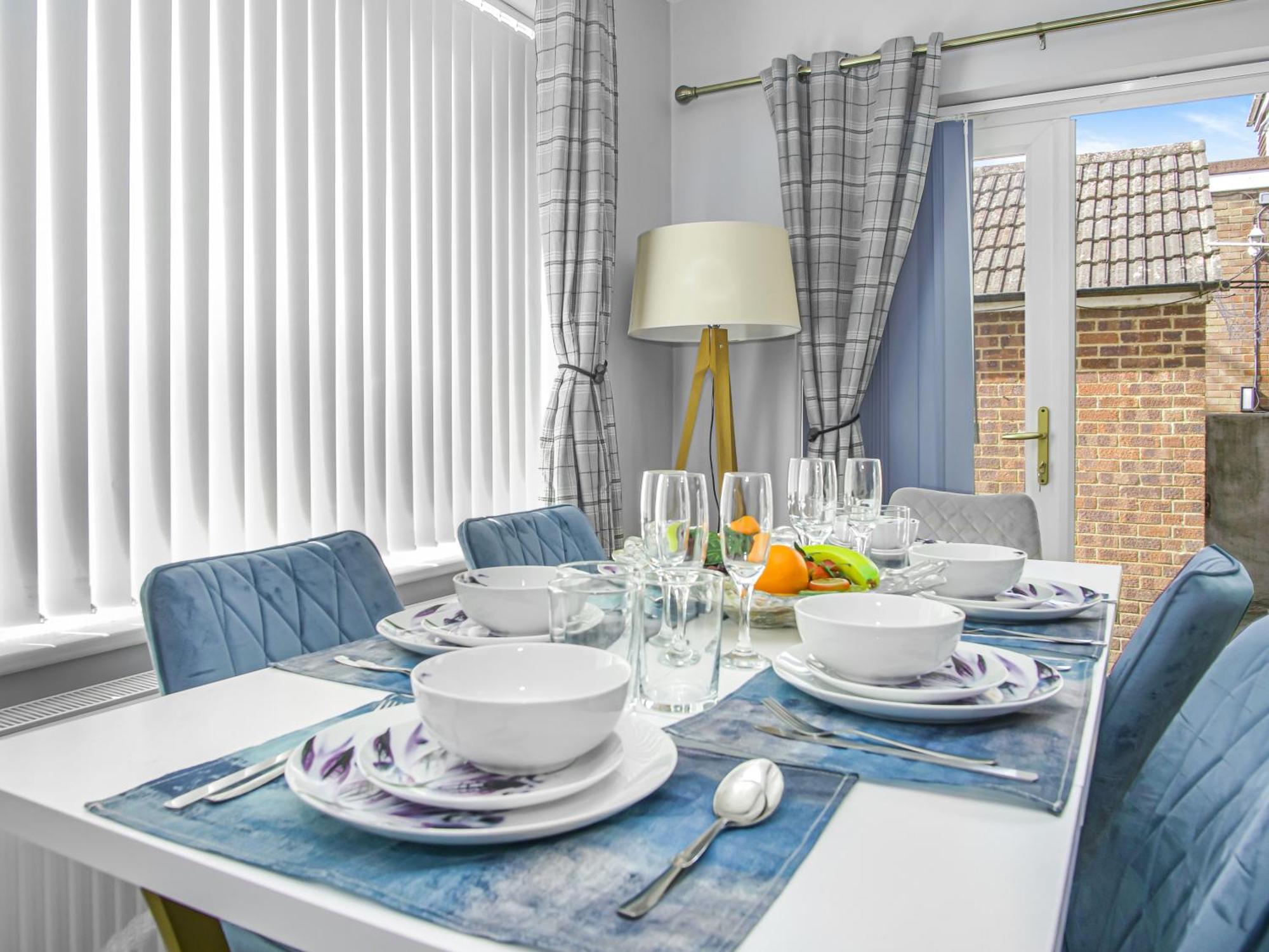 Luxe 5 Bed Bungalow In Snodland, Medway, Kent Экстерьер фото